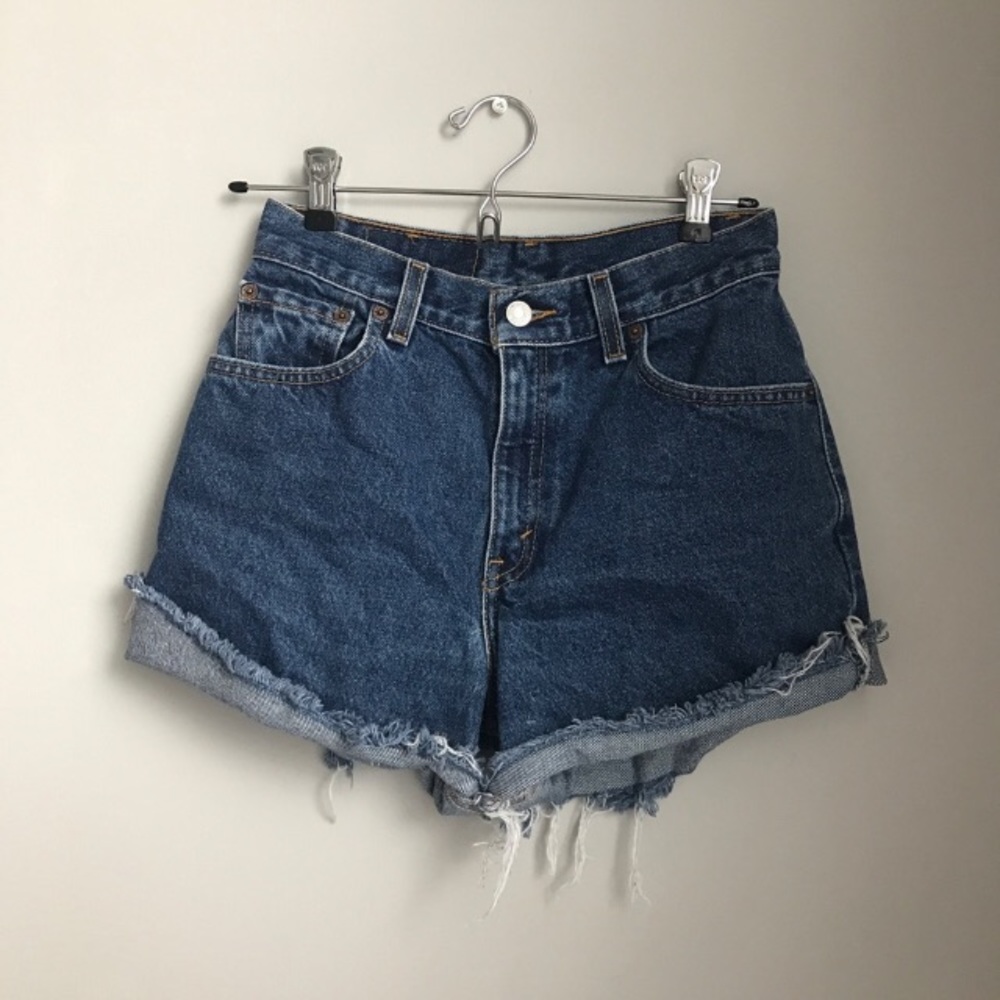 Levis 550 Medium Wash High Waisted Shorts